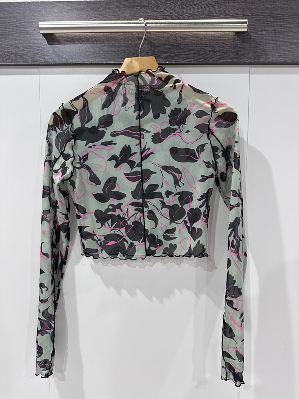 Reebok Mint, Pink & Black Floral Mesh Long Sleeve Top - Picture 3 of 5